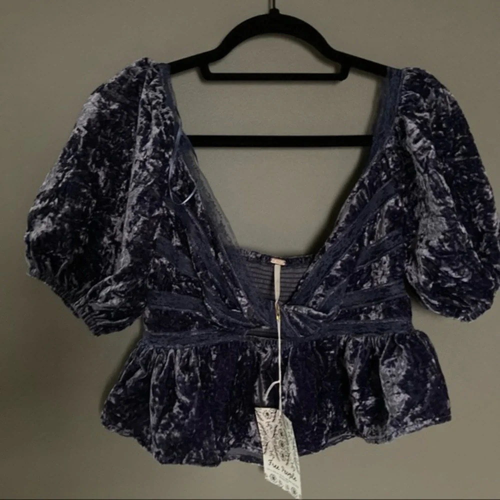 NWT Free People Yours Truly velvet wild moon top‎ puff sleeve purple size XS